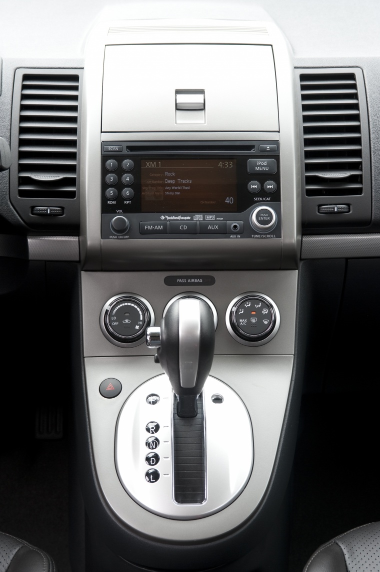 2012 Nissan Sentra SL Sedan Center Console Picture