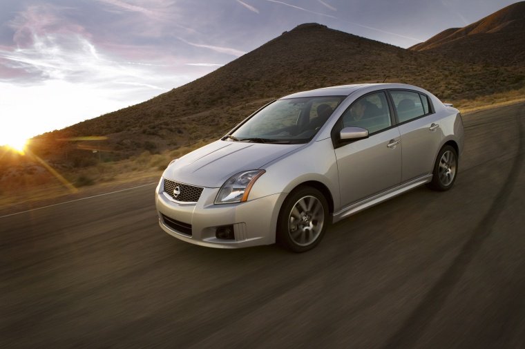 2012 Nissan Sentra SE-R Picture