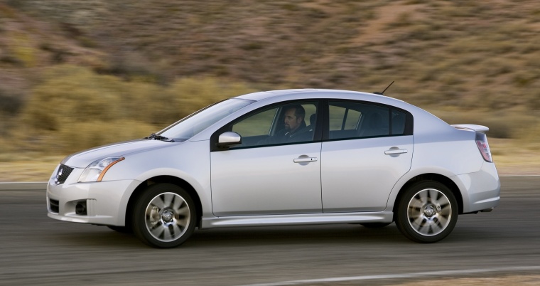 2012 Nissan Sentra SE-R Picture