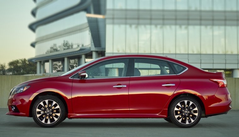 2016 Nissan Sentra SR Picture