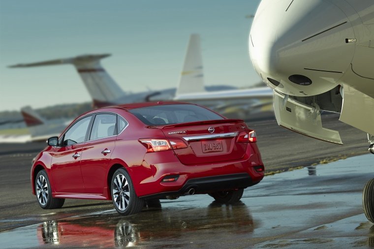 2016 Nissan Sentra SR Picture