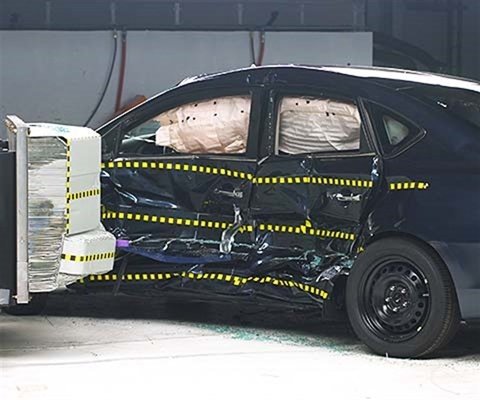 2016 Nissan Sentra IIHS Side Impact Crash Test Picture