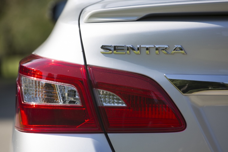 2017 Nissan Sentra SR Turbo Tail Light Picture