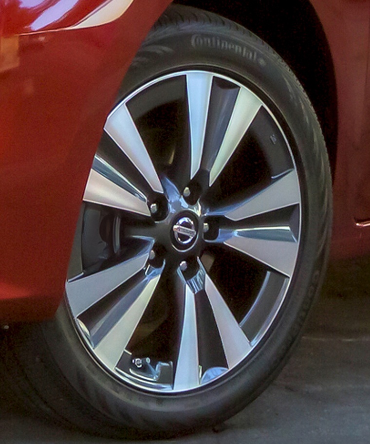 2017 Nissan Sentra Rim Picture