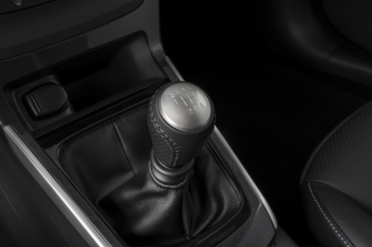 2018 Nissan Sentra SR Turbo Manual Gear Lever Picture