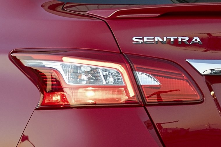 2018 Nissan Sentra Tail Light Picture