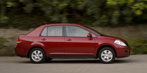 2011 Nissan Versa Reviews / Specs / Pictures / Prices