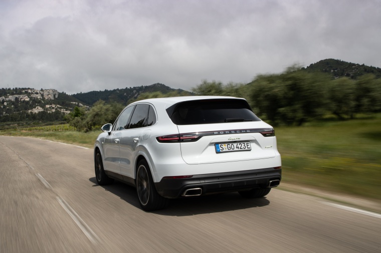 2019 Porsche Cayenne e-Hybrid AWD Picture