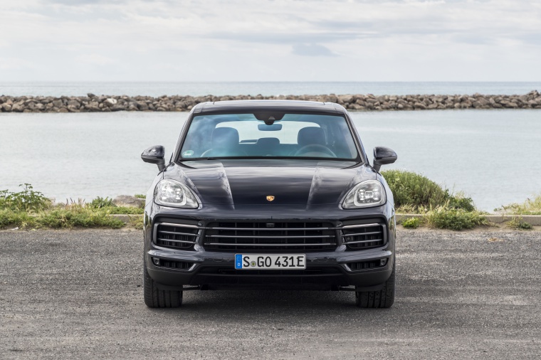 2019 Porsche Cayenne e-Hybrid AWD Picture