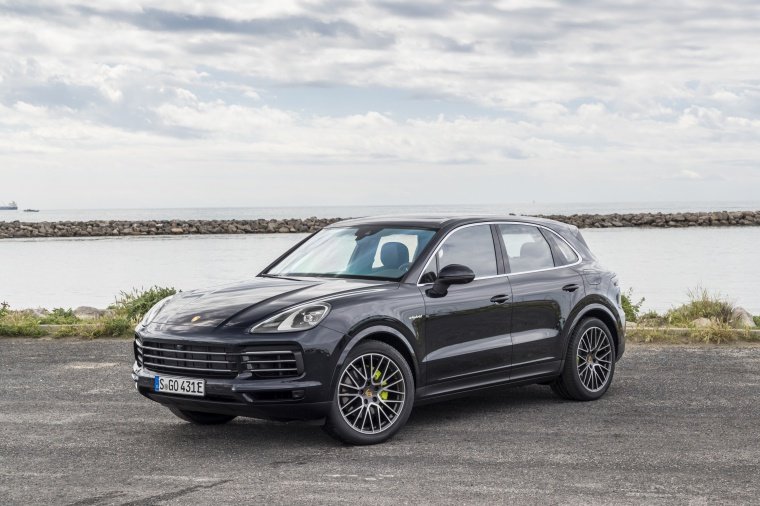 2019 Porsche Cayenne e-Hybrid AWD Picture