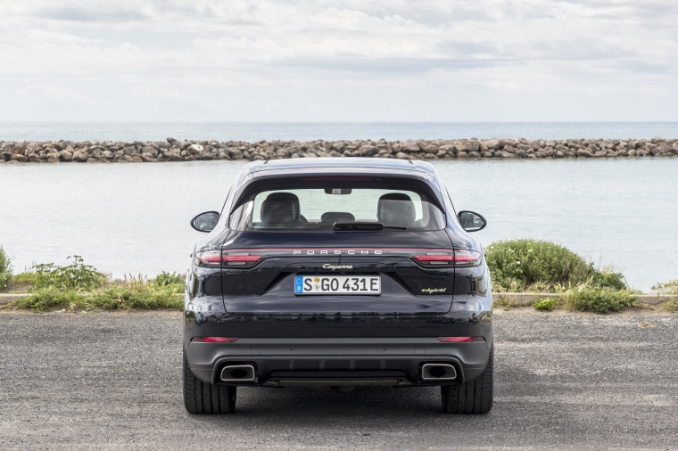 2019 Porsche Cayenne e-Hybrid AWD Picture