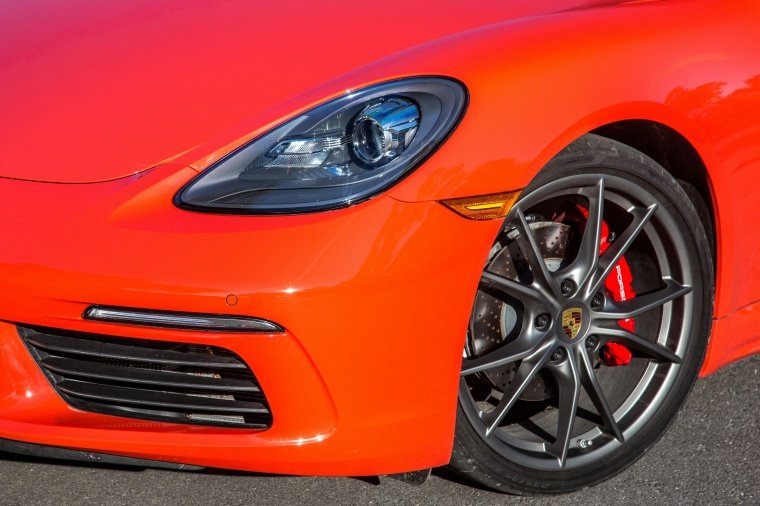 2018 Porsche 718 Cayman S Headlight Picture