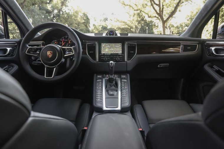 2015 Porsche Macan Turbo Cockpit Picture