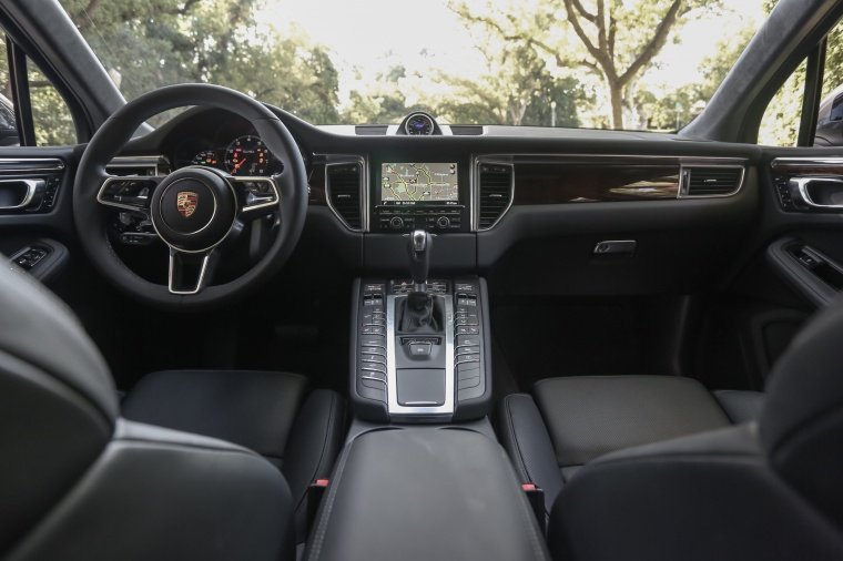 2016 Porsche Macan Turbo Cockpit Picture