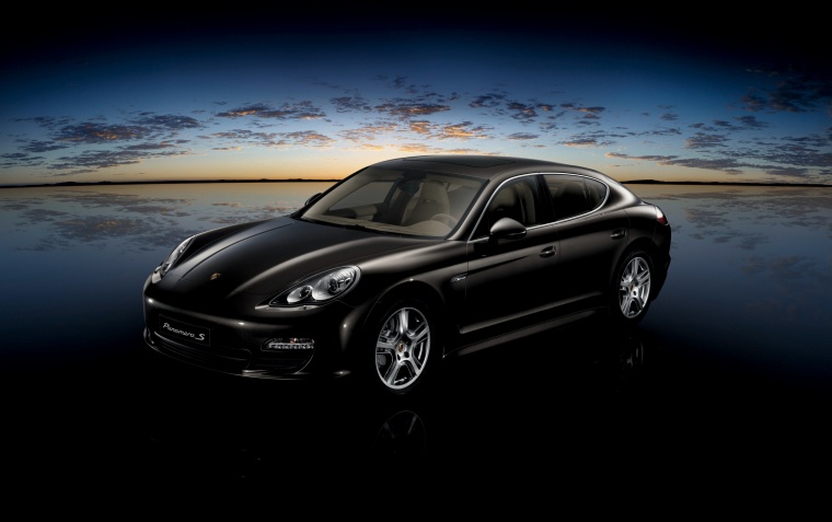 2010 Porsche Panamera 4S Picture