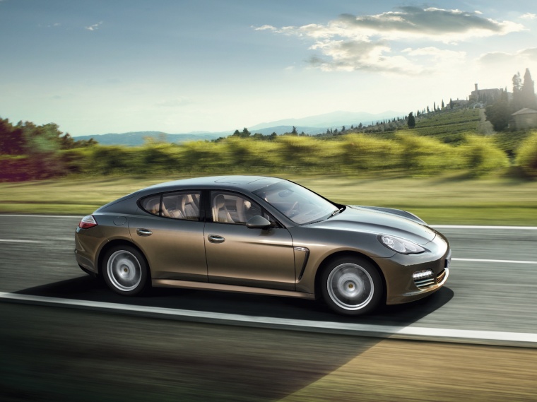 2011 Porsche Panamera 4 Picture