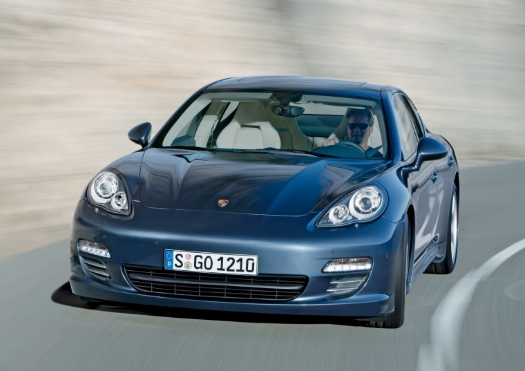 2011 Porsche Panamera 4S Picture