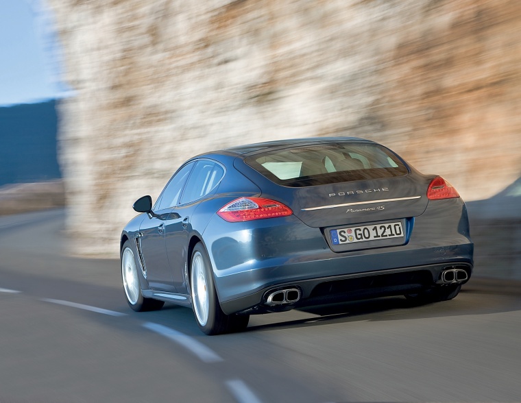 2011 Porsche Panamera 4S Picture