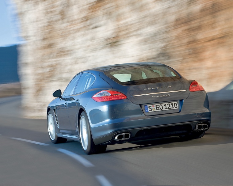 2012 Porsche Panamera 4S Picture