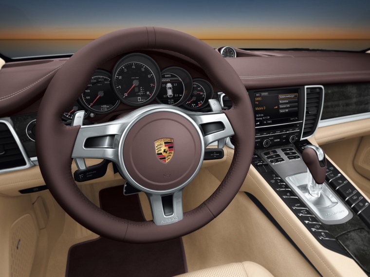 2012 Porsche Panamera Cockpit Picture