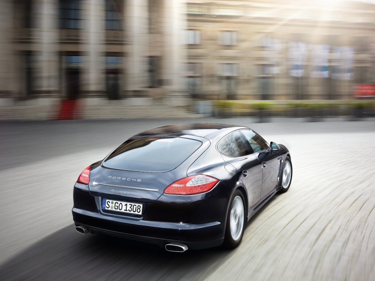 2013 Porsche Panamera 4 Picture