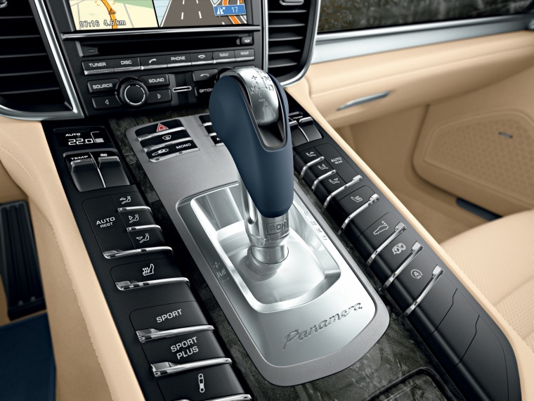 2013 Porsche Panamera Turbo Center Console Picture