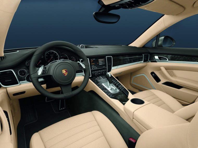 2013 Porsche Panamera Turbo S Cockpit Picture