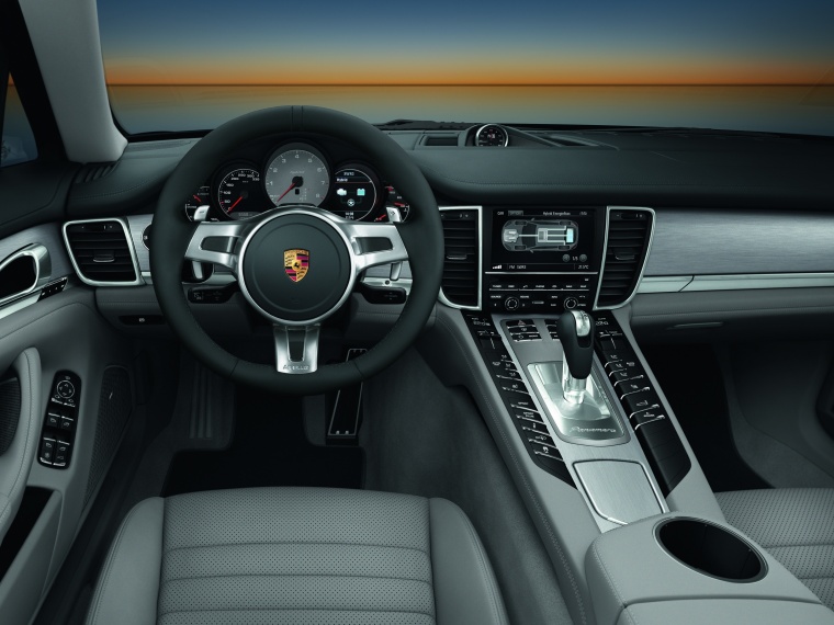 2013 Porsche Panamera S Hybrid Cockpit Picture