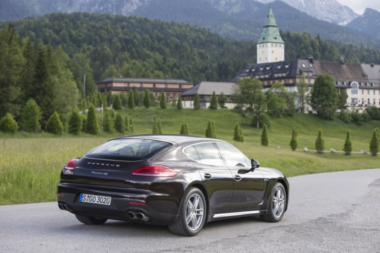 2014 Porsche Panamera 4S Picture