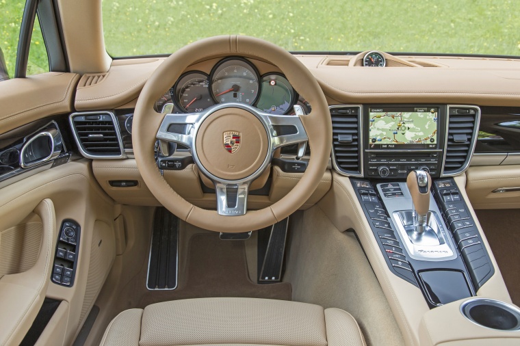 2014 Porsche Panamera 4S Cockpit Picture