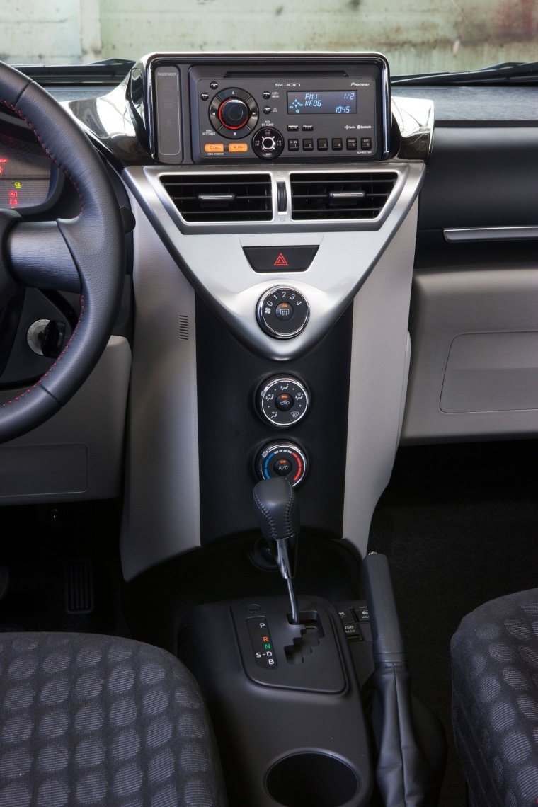 2014 Scion iQ Center Stack Picture