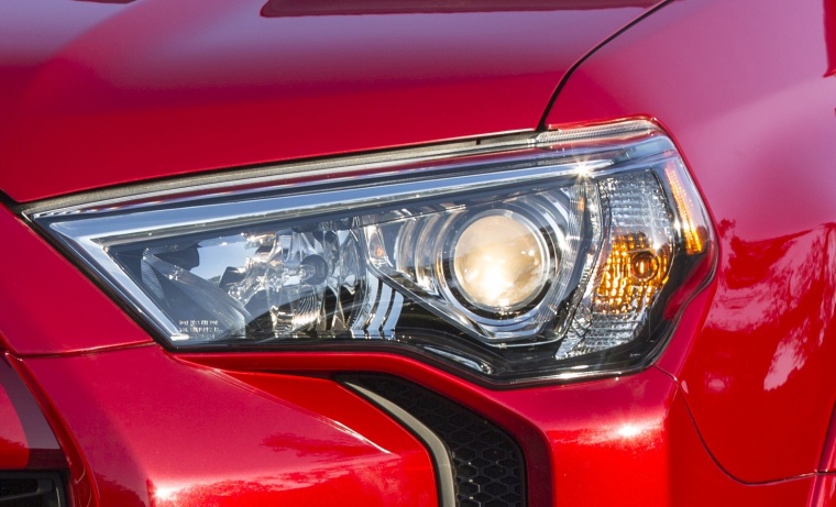 2016 Toyota 4Runner Trail Headlight Picture