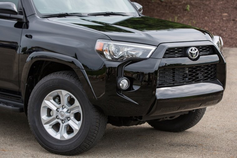 2017 Toyota 4Runner SR5 Front Fascia Picture