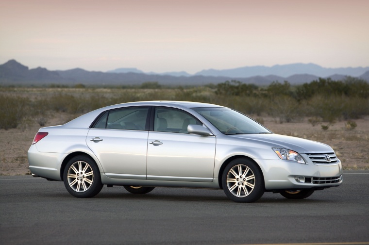 2010 Toyota Avalon Limited Picture