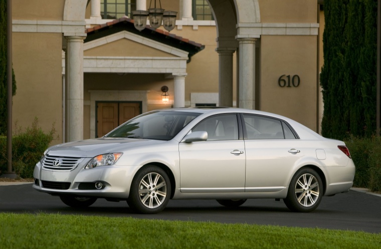 2010 Toyota Avalon Limited Picture