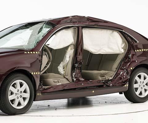 2010 Toyota Avalon IIHS Side Impact Crash Test Picture