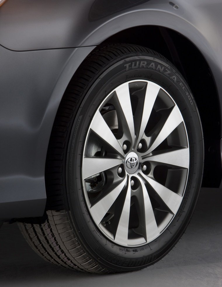 2011 Toyota Avalon Rim Picture