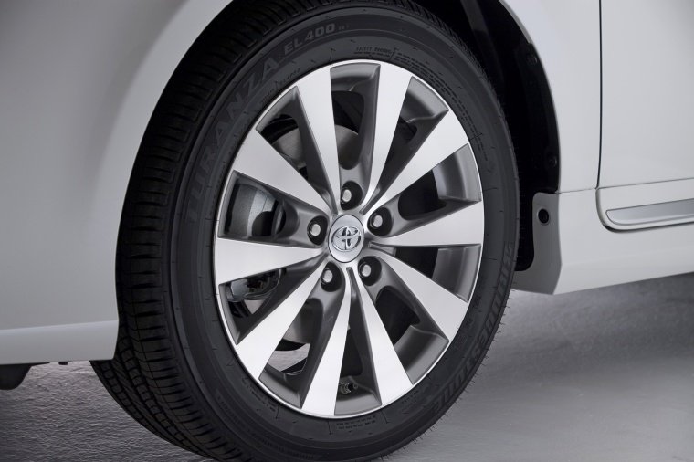 2011 Toyota Avalon Rim Picture