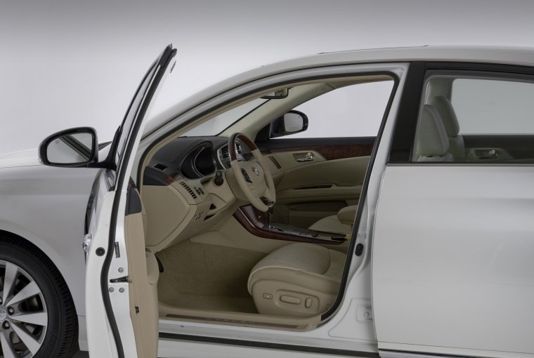 2011 Toyota Avalon Interior Picture