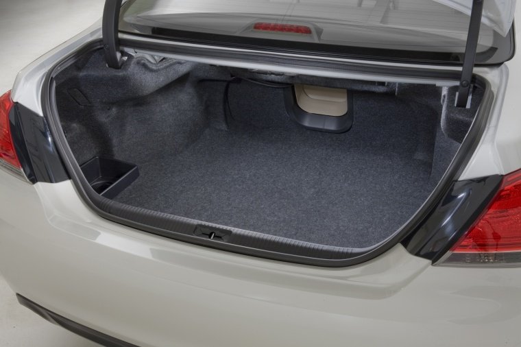 2011 Toyota Avalon Trunk Picture