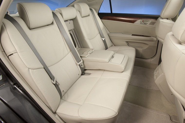 2012 Toyota Avalon Rear Seats Picture