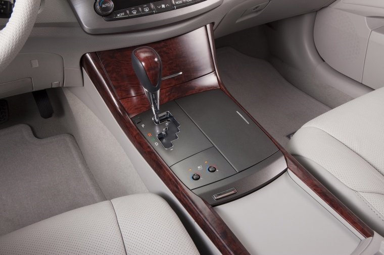 2012 Toyota Avalon Center Console Picture