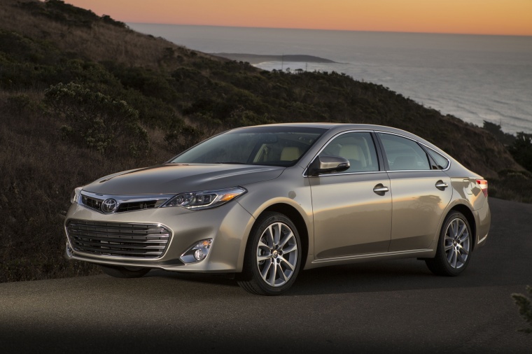 2013 Toyota Avalon Limited Picture