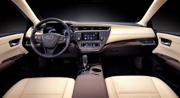 2015 Toyota Avalon XLE Cockpit Picture