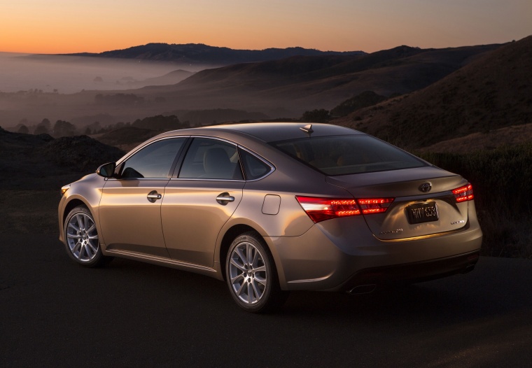 2015 Toyota Avalon Limited Picture