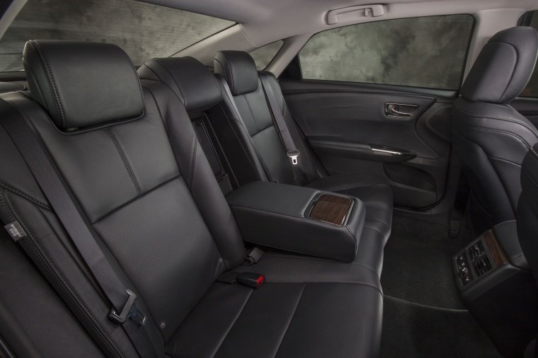 2015 Toyota Avalon Rear Seats Picture