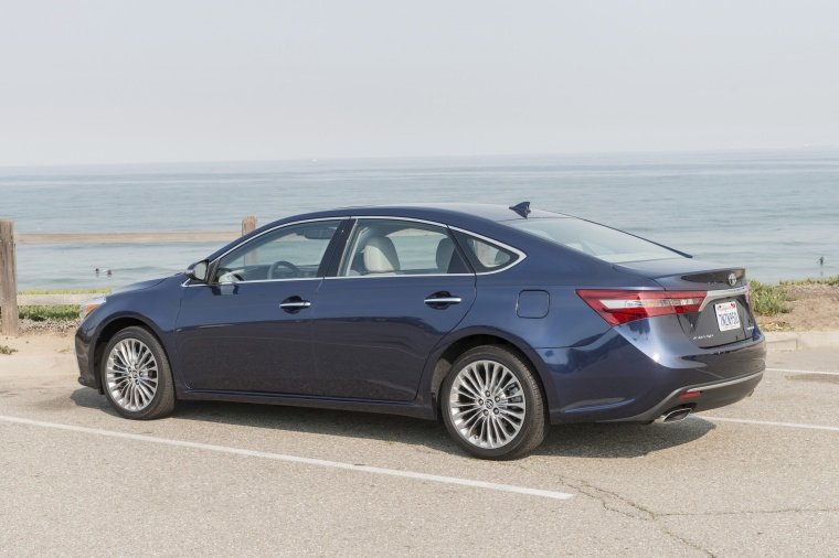 2016 Toyota Avalon Limited Picture