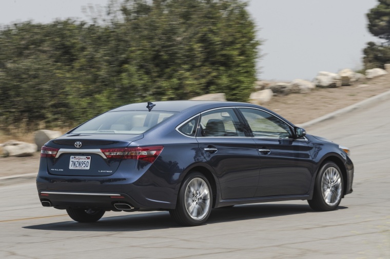 2016 Toyota Avalon Limited Picture