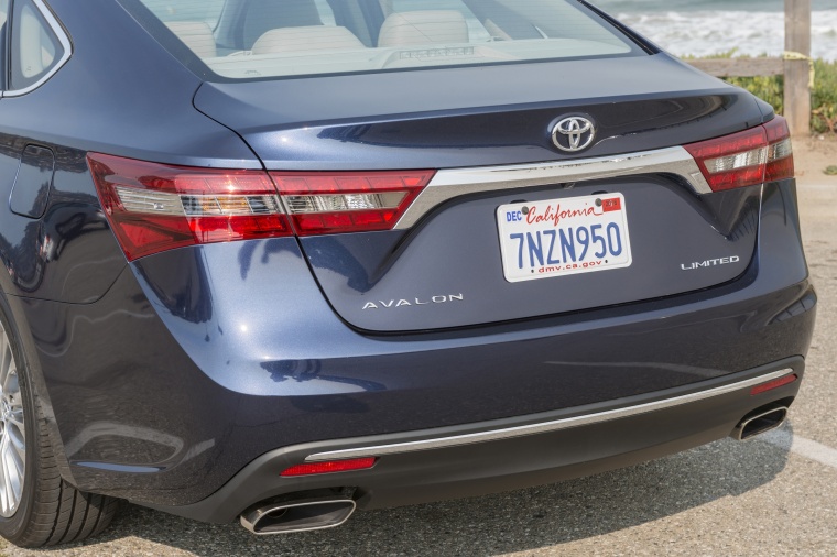 2016 Toyota Avalon Limited Tail Lights Picture