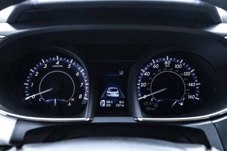 2016 Toyota Avalon Limited Gauges Picture